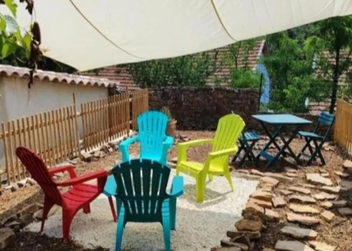 Σπίτι διακοπών Charming With Swimming Pool